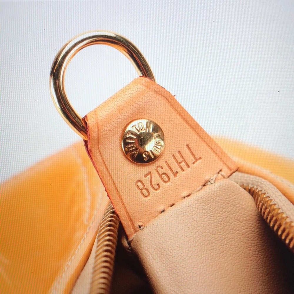 Louis Vuitton Bedford in Monogram Vernis and Vachetta Leather - Picture 7 of 16